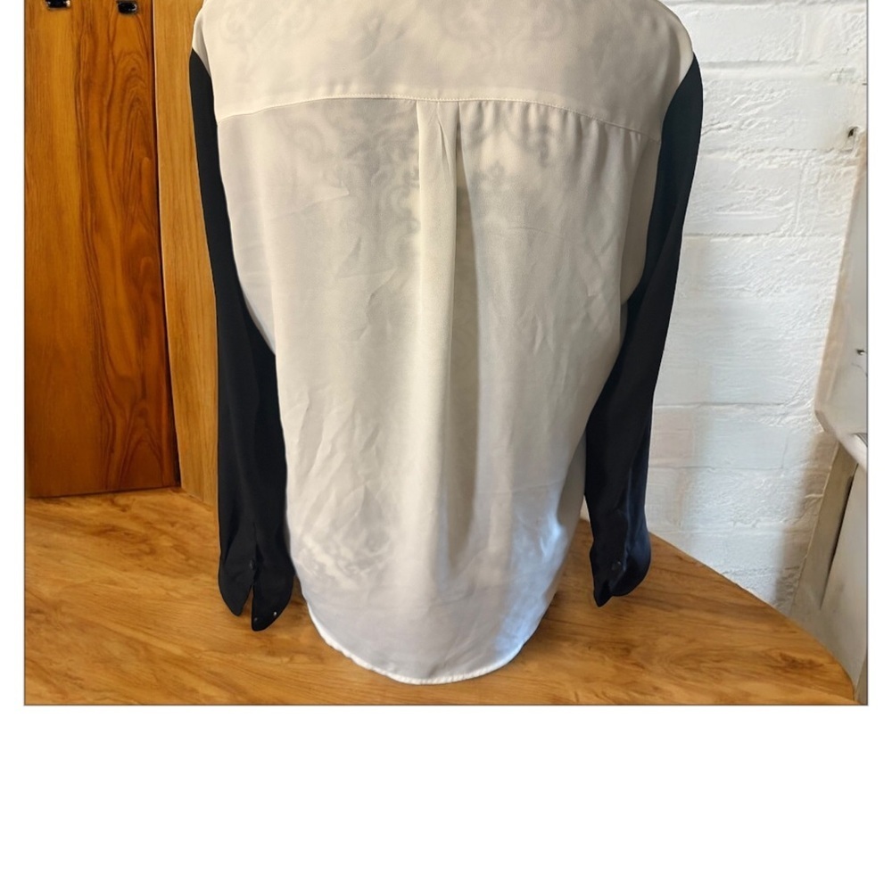 Investments Size PEtite Medium Black and White Casual Button Down Shirt​​ - Picture 3 of 4